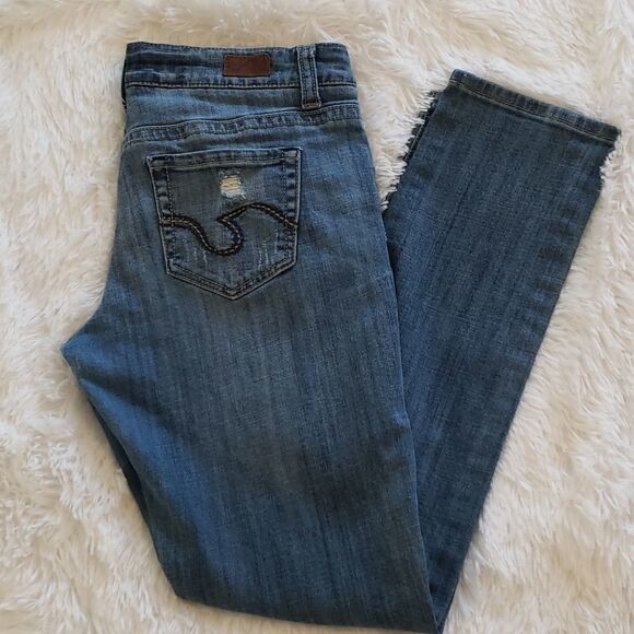 Refuge Junior's Distressed Jeans  - Picture 1 of 15